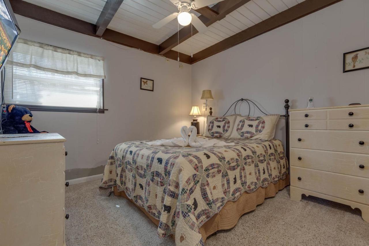 Bear View Chalet, 3 Bedroom, Pool, Pets, Arcades, Wifi, Hot Tub, Sleeps 12 Гатлинбург Экстерьер фото