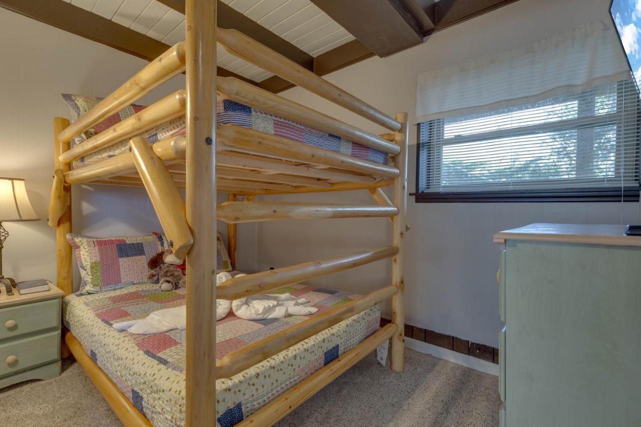Bear View Chalet, 3 Bedroom, Pool, Pets, Arcades, Wifi, Hot Tub, Sleeps 12 Гатлинбург Экстерьер фото